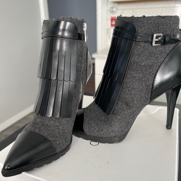 Calvin Klein heeled booties - Picture 2 of 3
